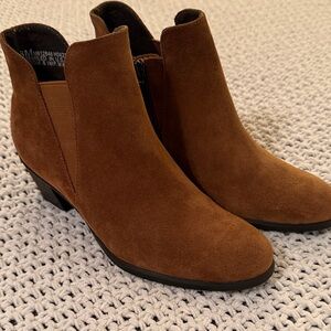 Munro Chestnut Suede Ankle Booties